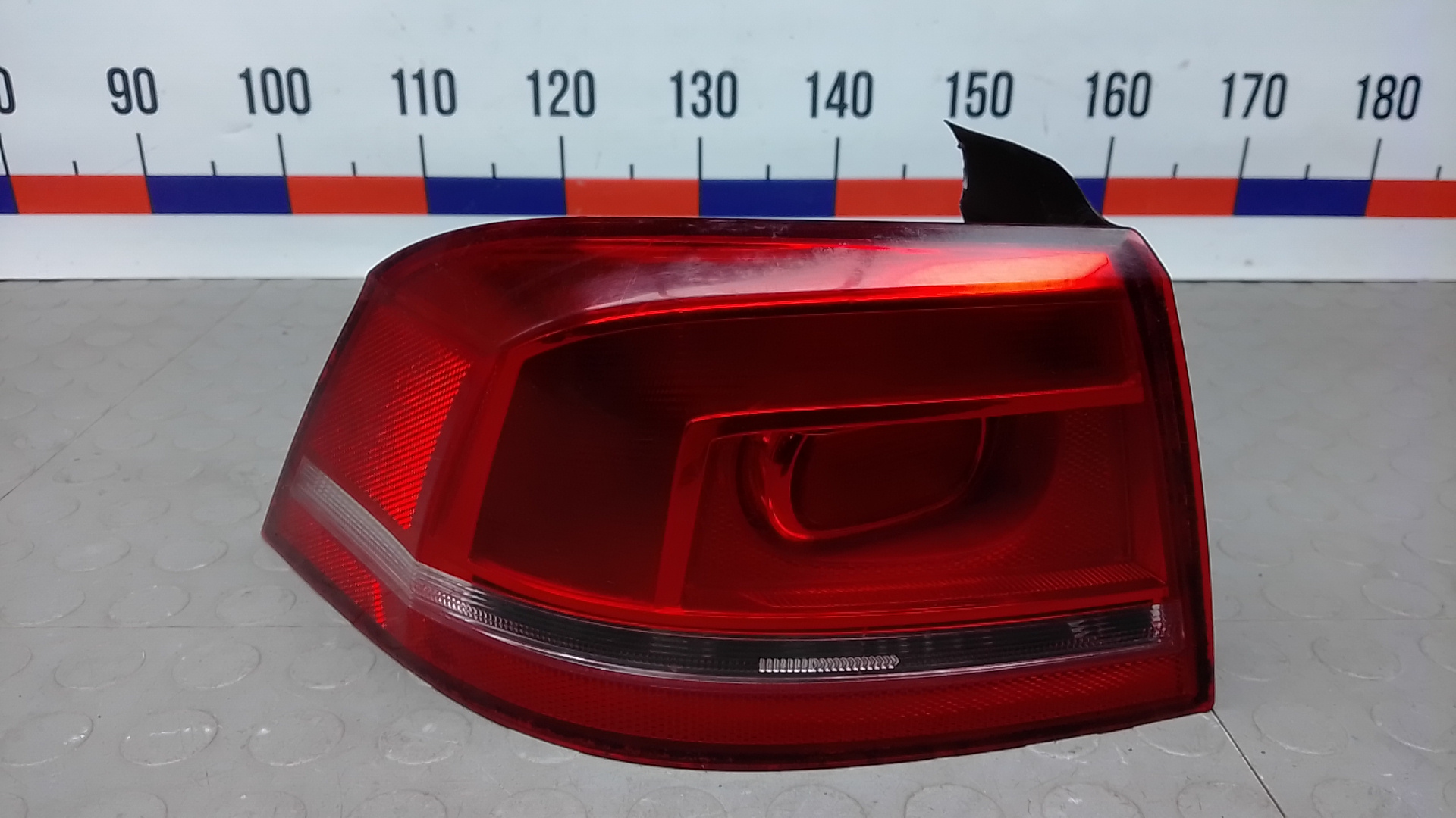 Фонарь задний левый