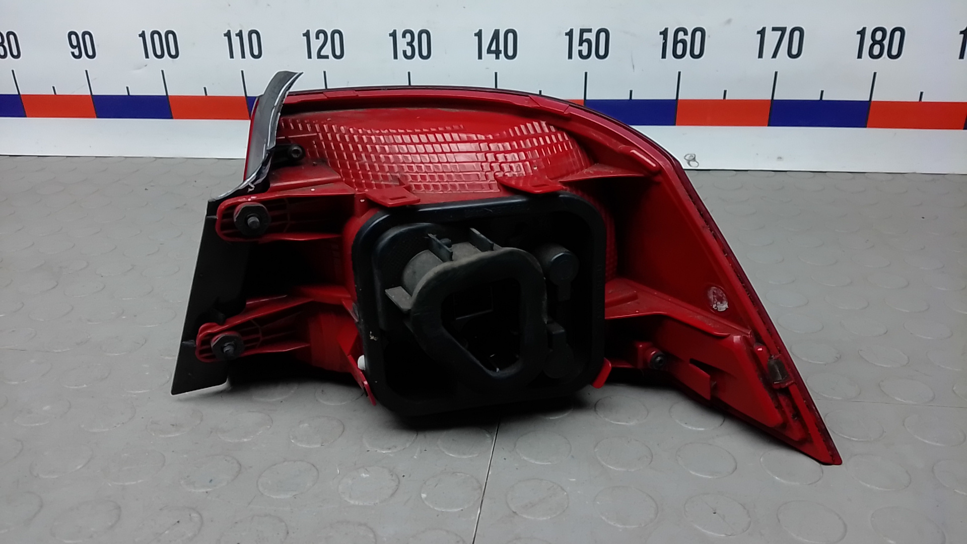 Фонарь задний левый