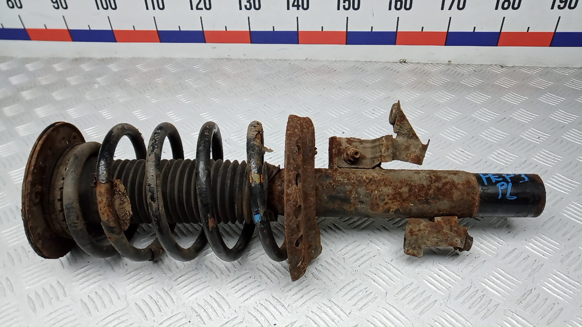 Амортизатор передний левый