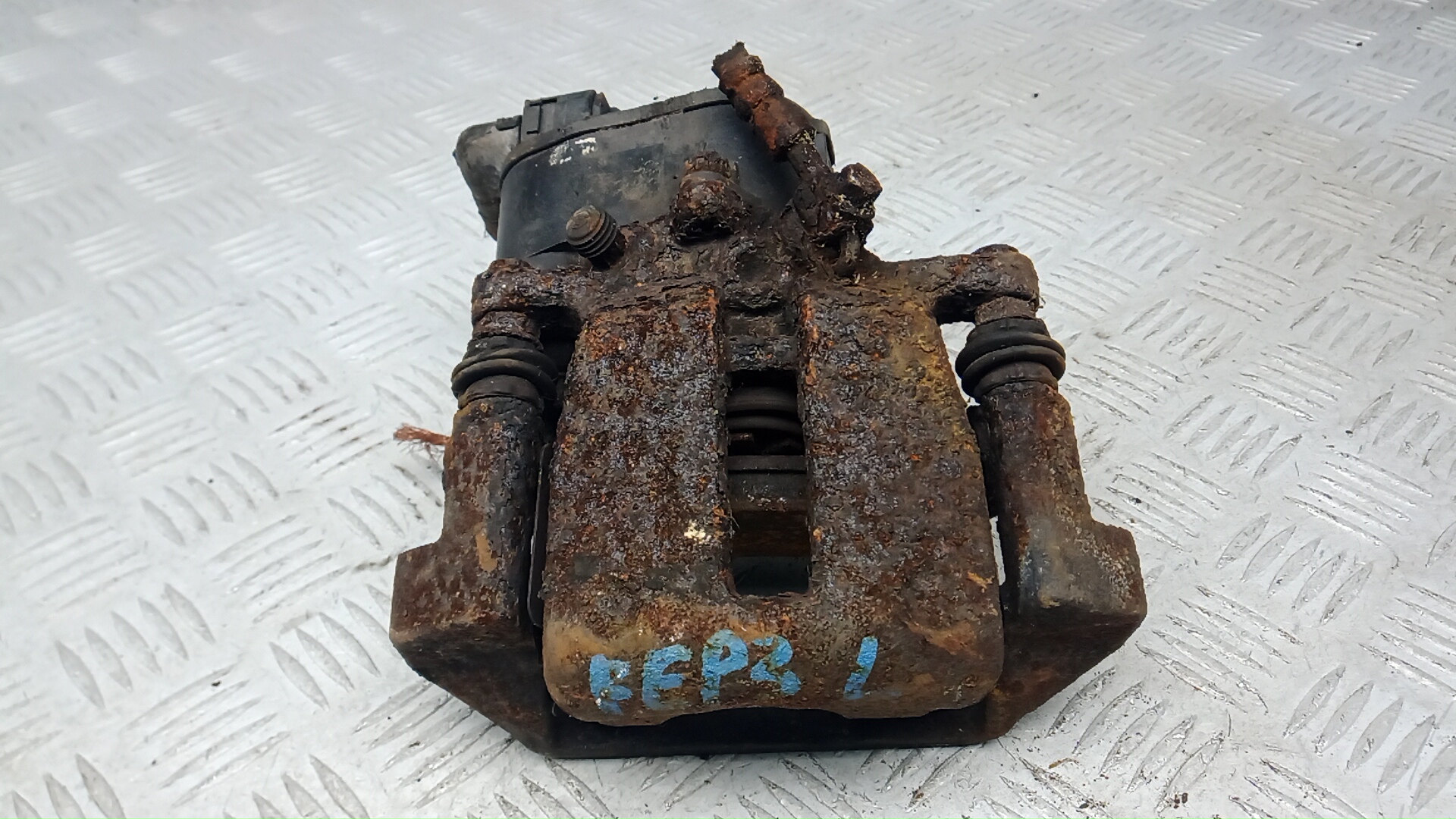 Суппорт задний левый