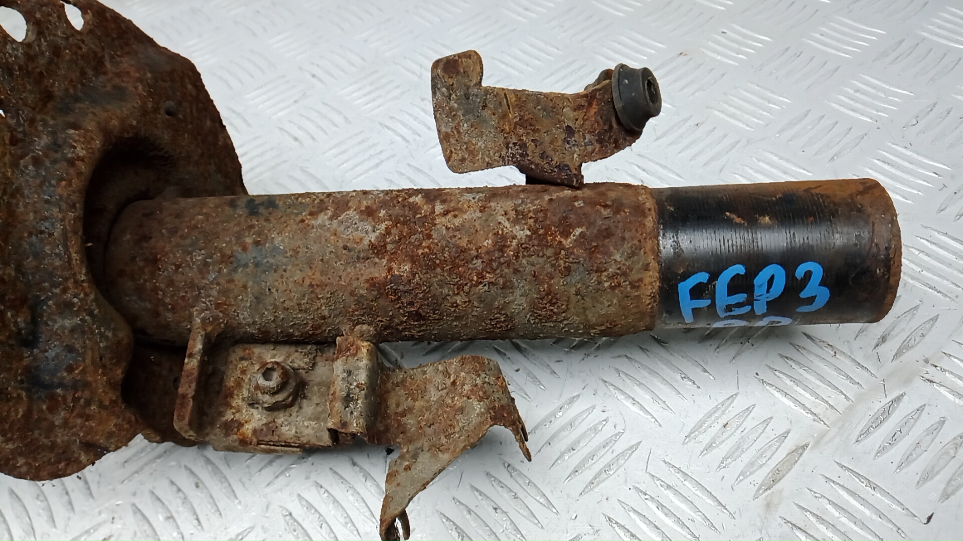 Амортизатор передний правый