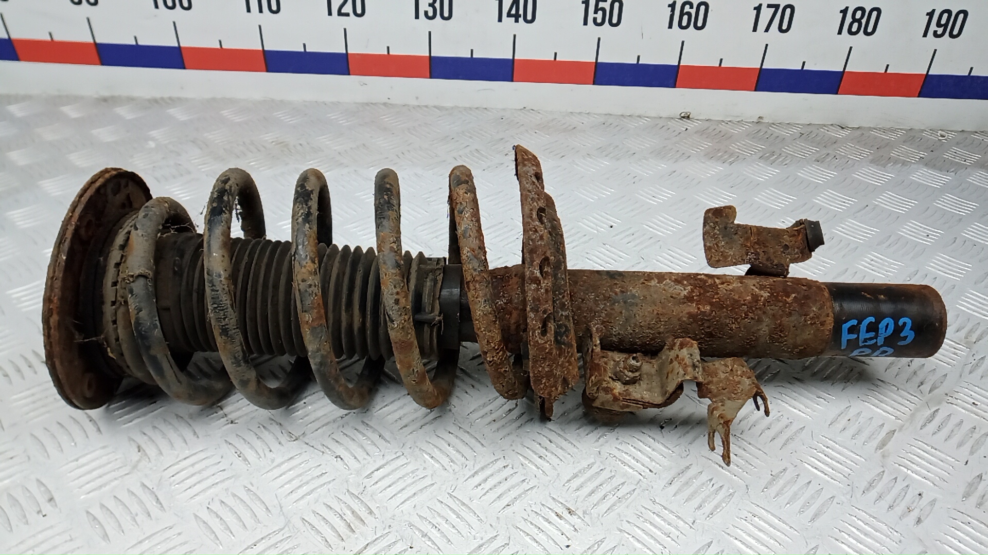 Амортизатор передний правый