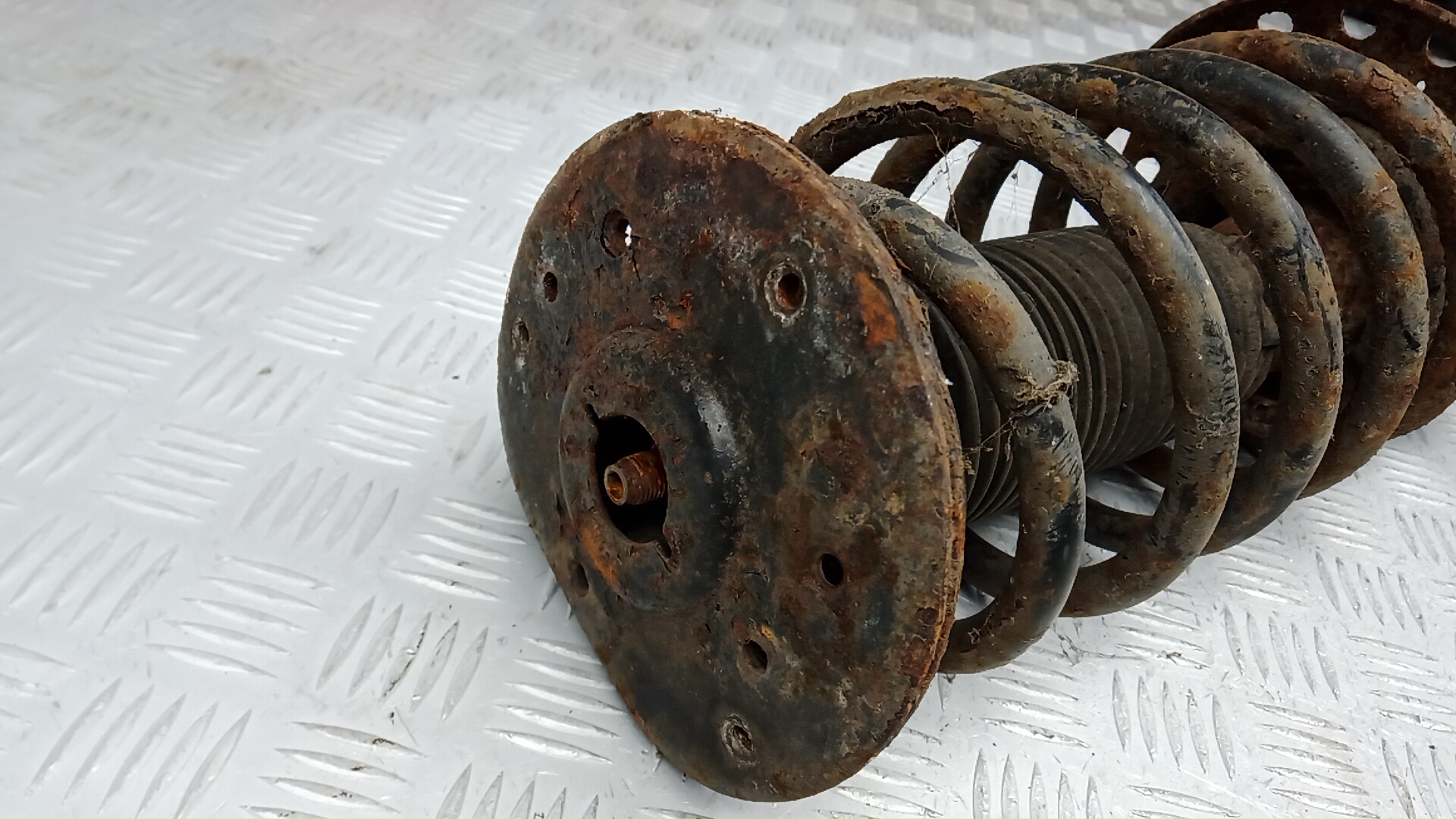 Амортизатор передний правый