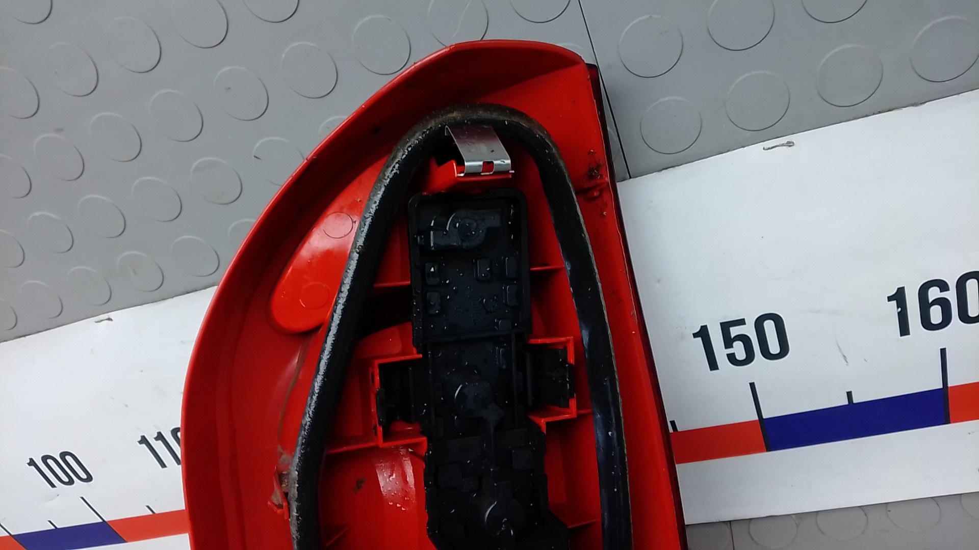 Фонарь задний левый