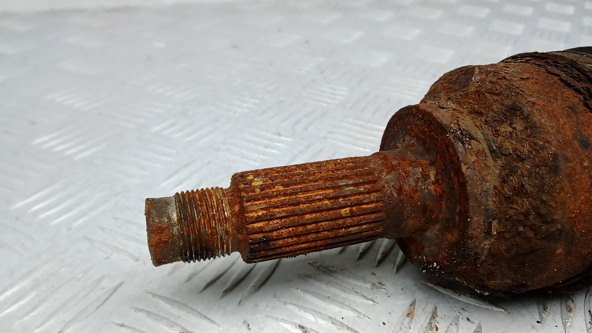 Полуось передняя левая