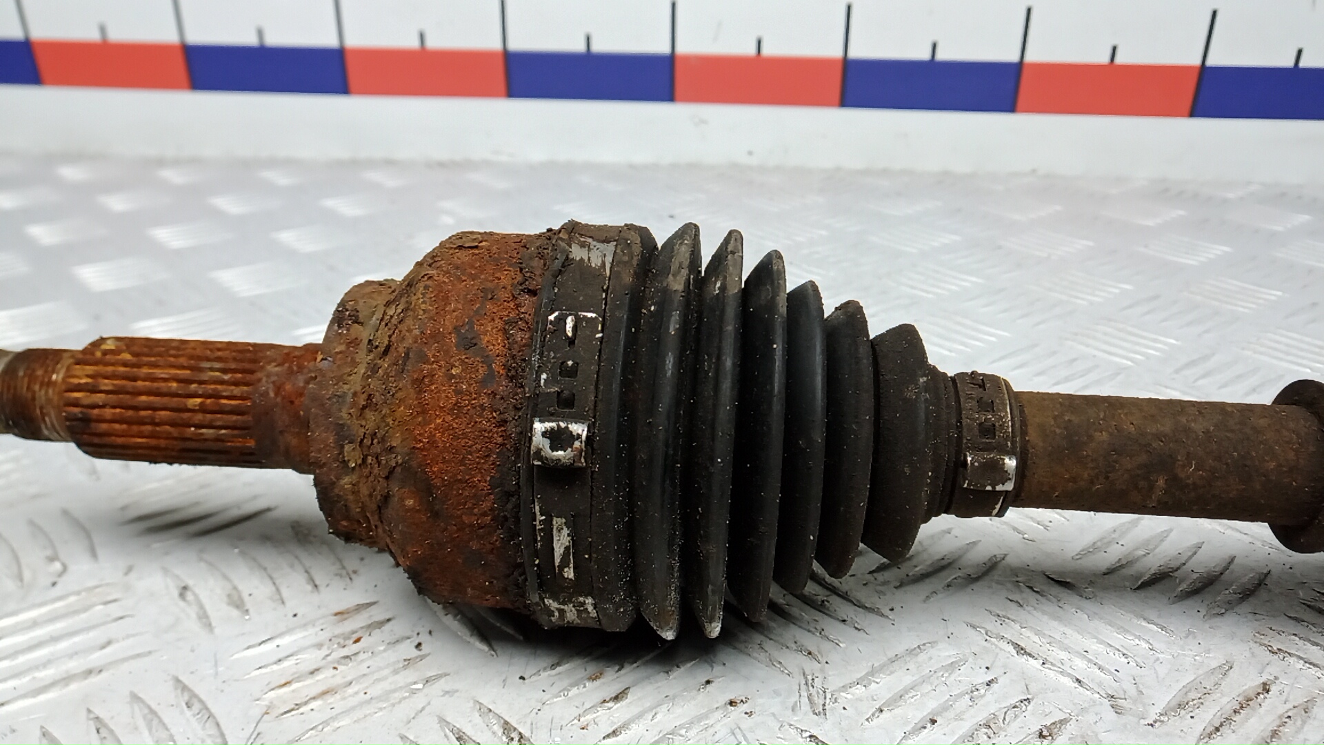 Полуось передняя левая