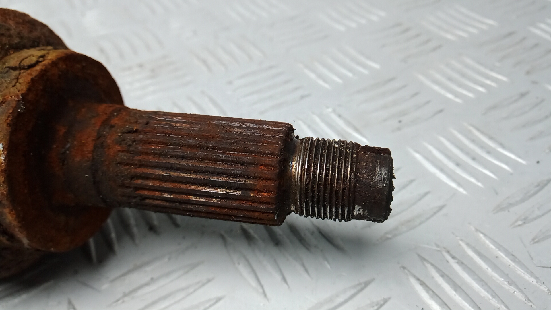 Полуось передняя правая