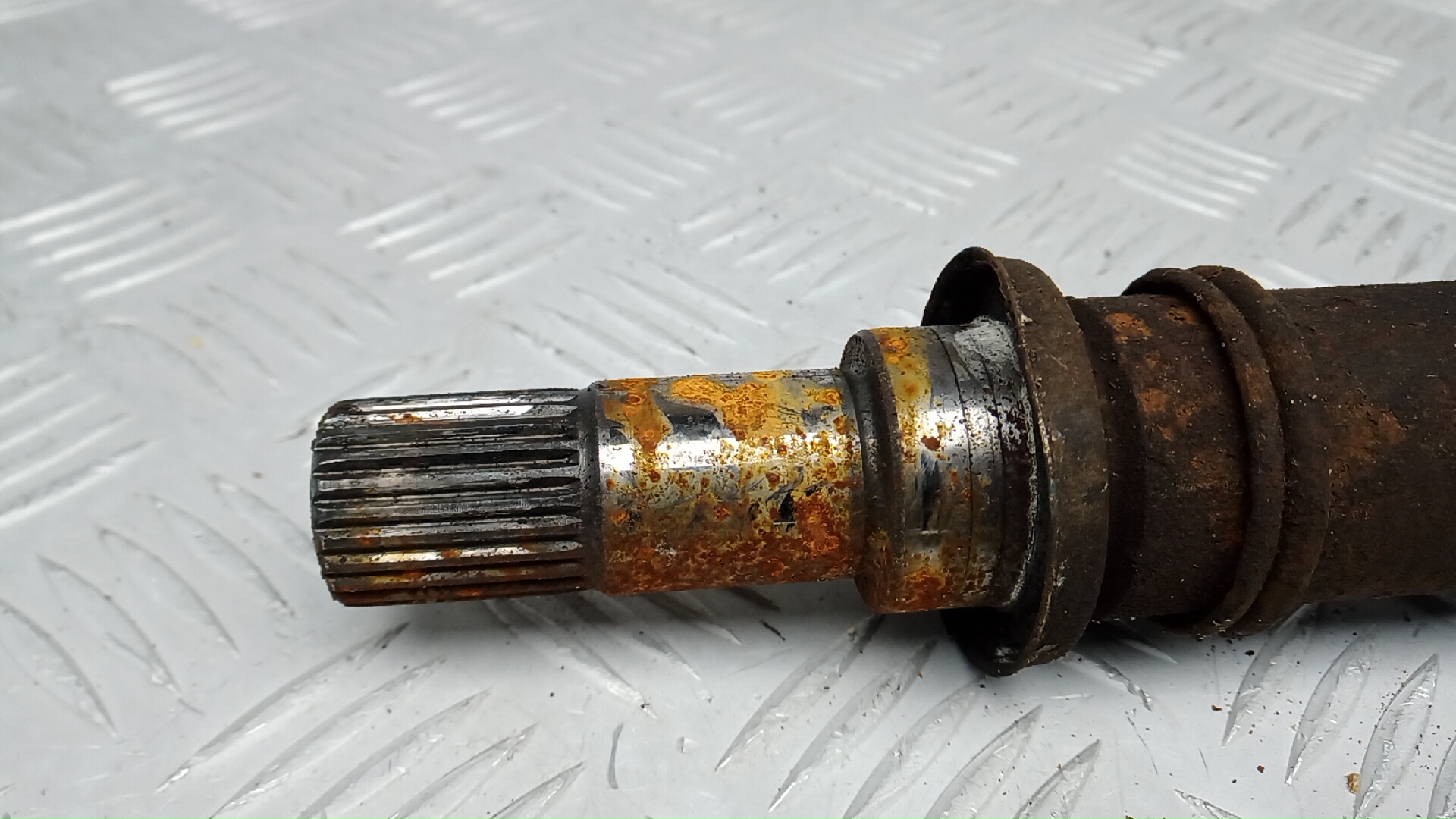 Полуось передняя правая