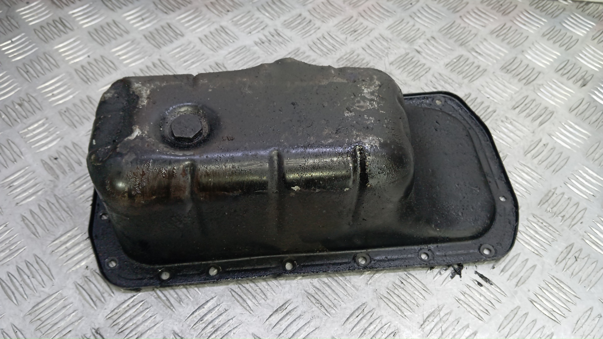 Поддон масляный двигателя (картер)