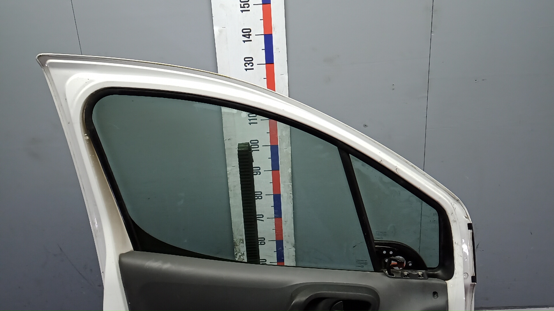 Дверь передняя левая