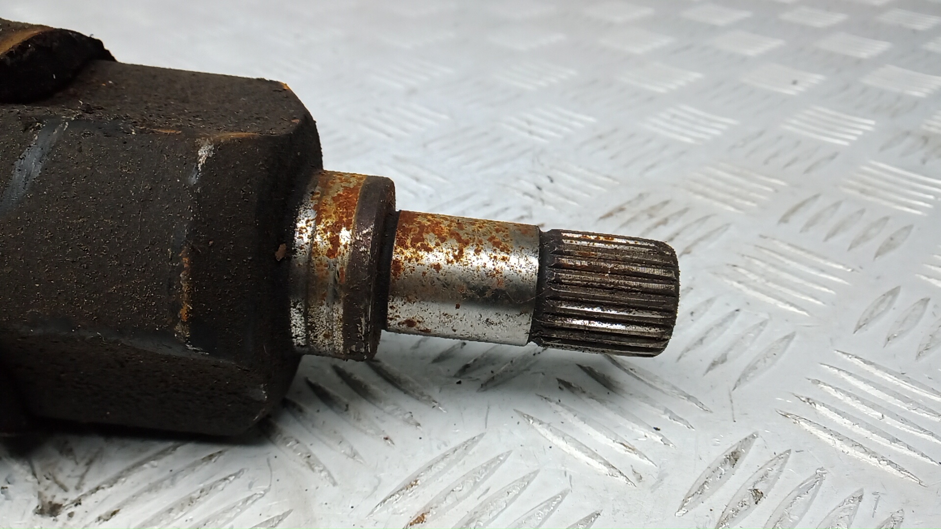 Полуось передняя левая