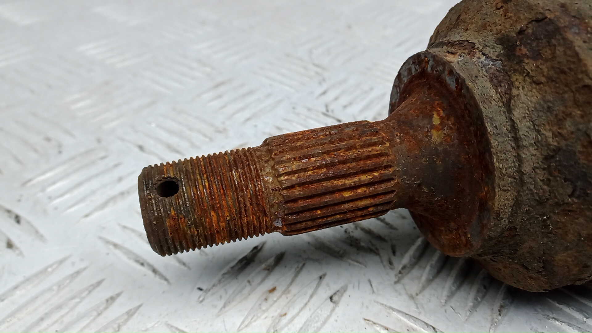 Полуось передняя левая