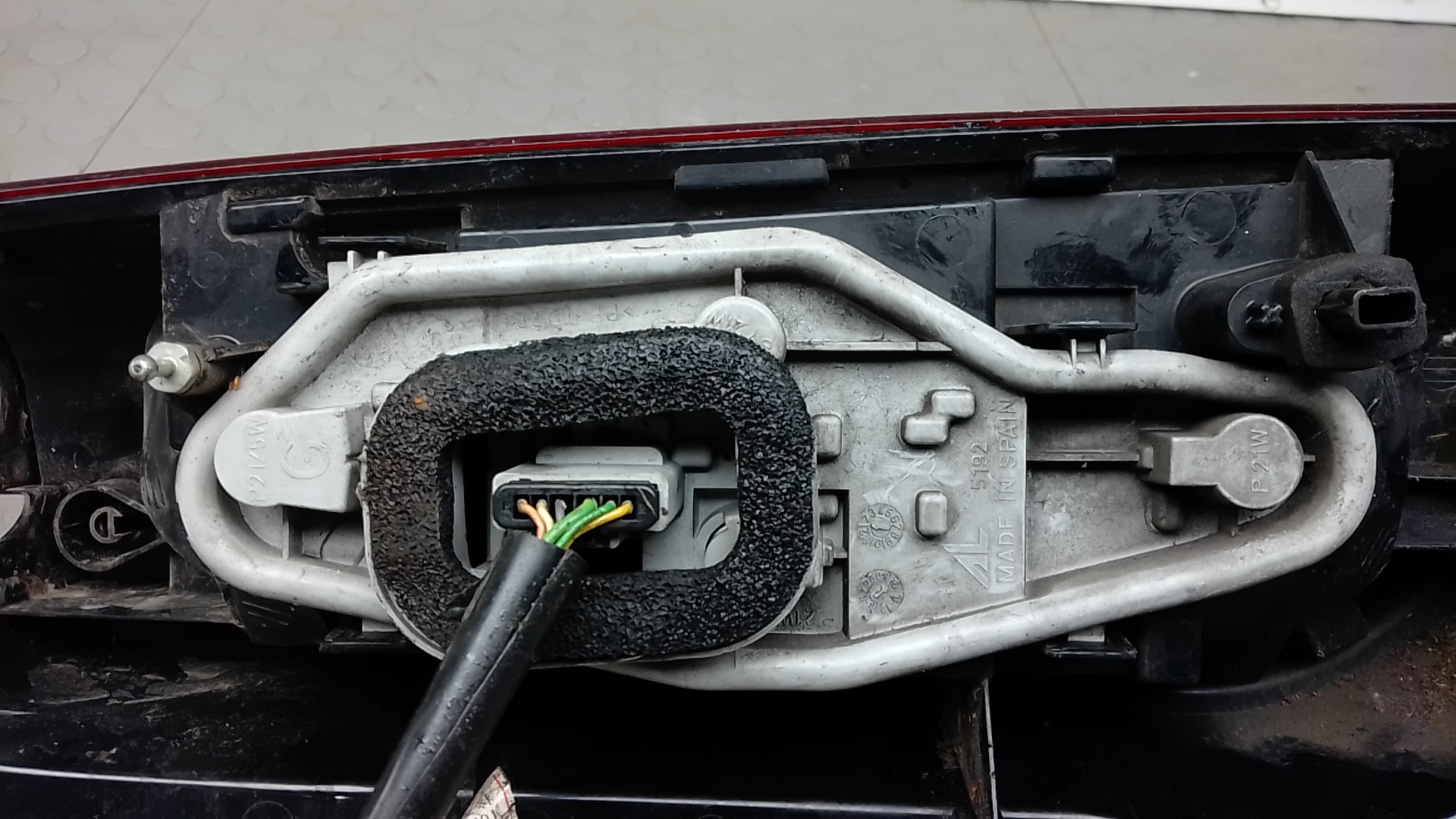 Фонарь задний левый