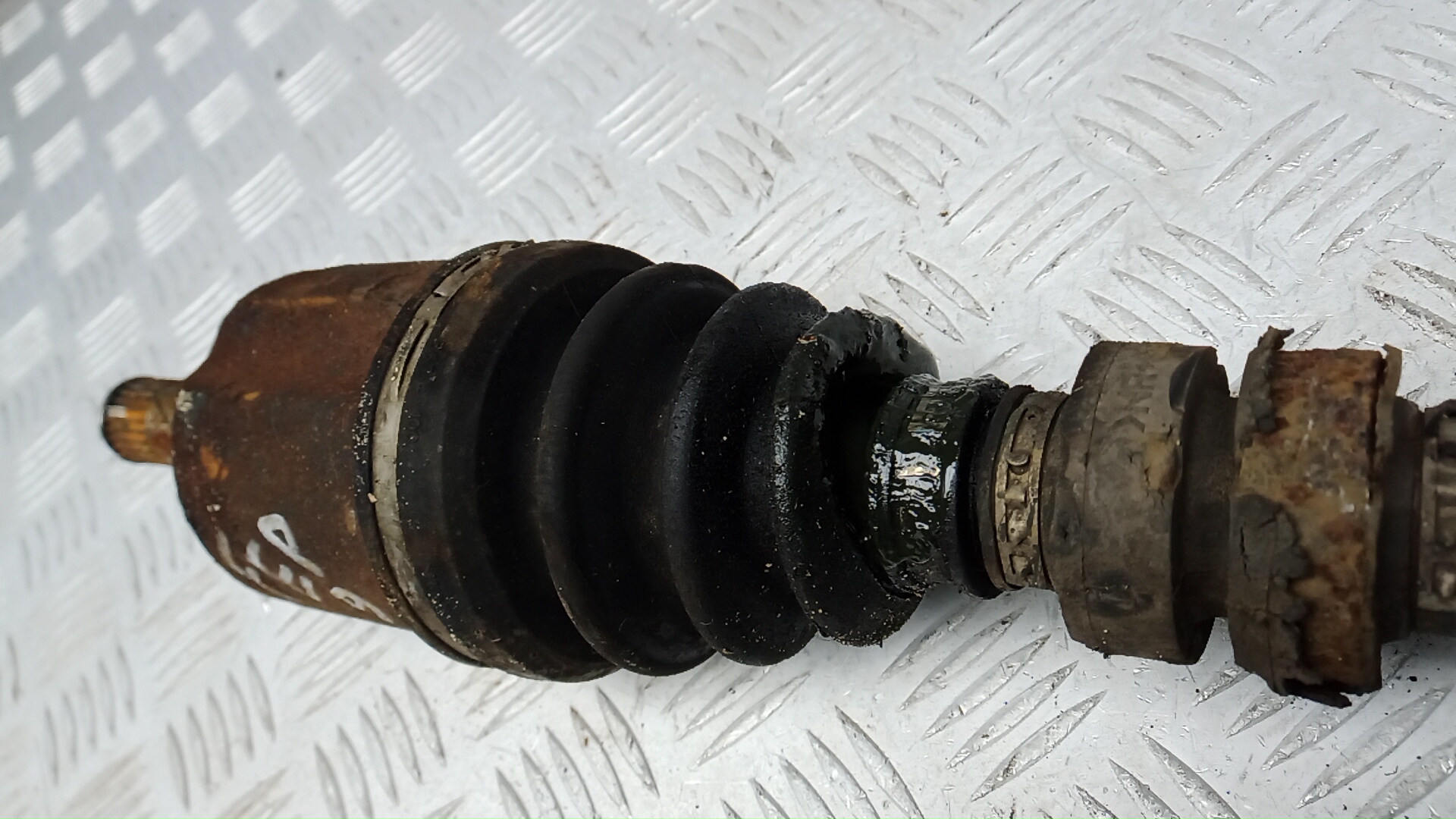 Полуось передняя левая