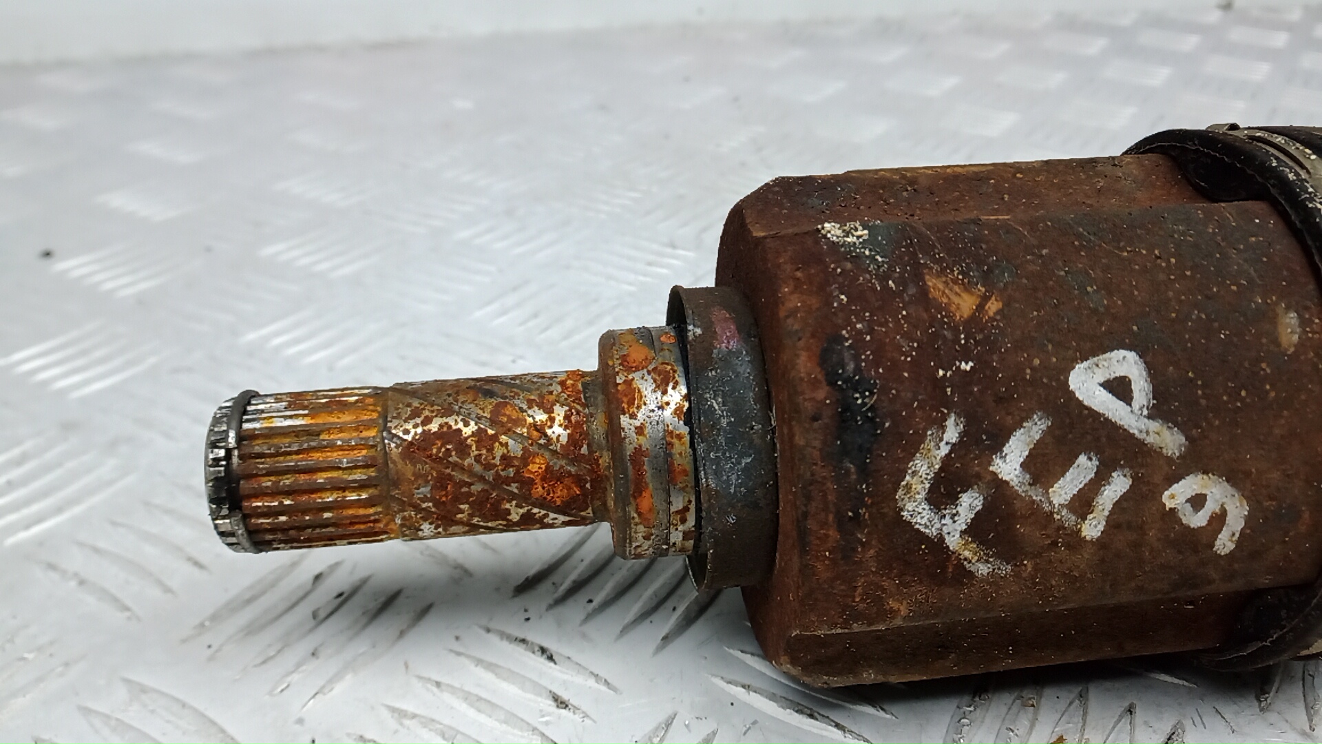 Полуось передняя левая