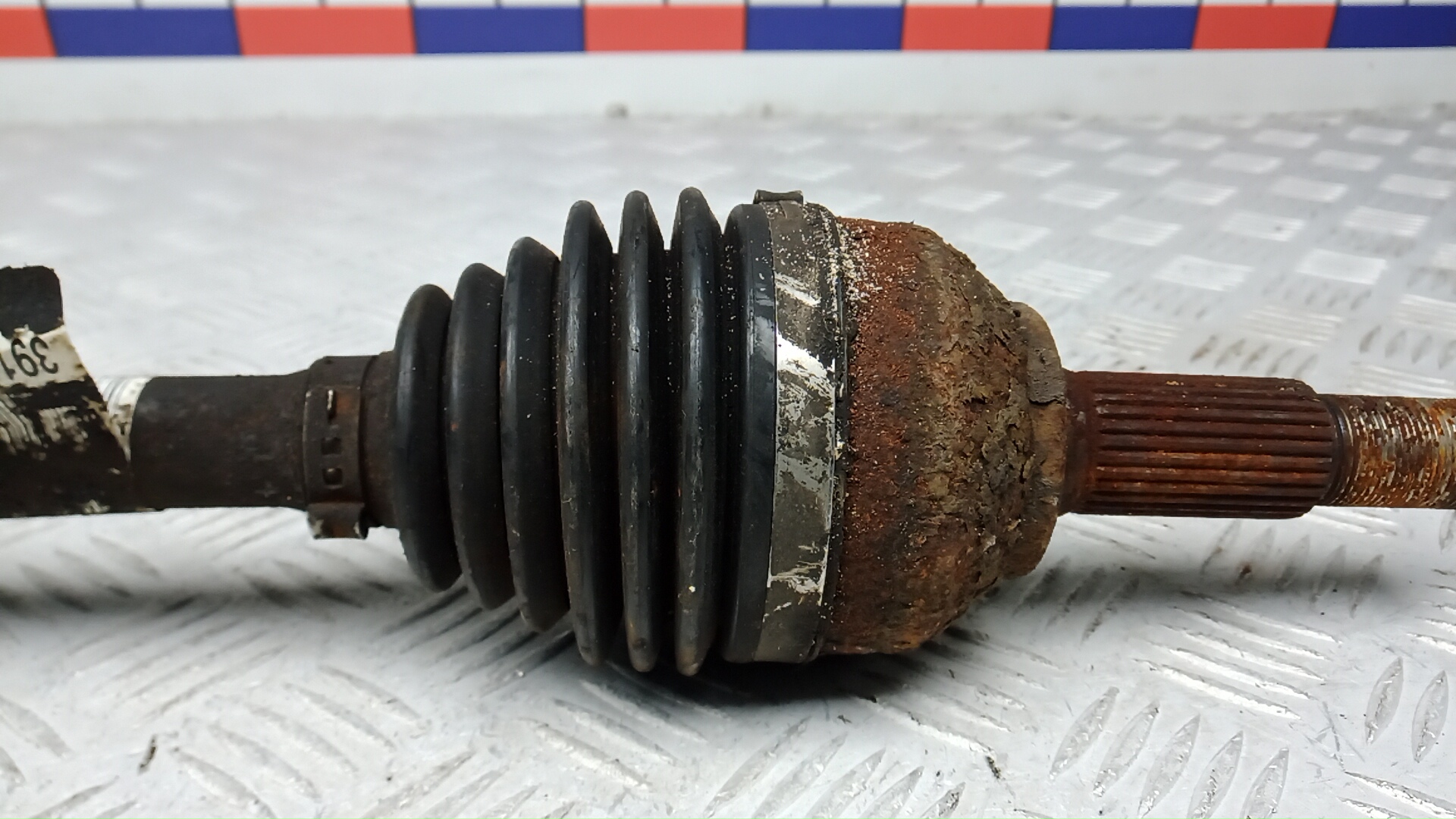 Полуось передняя левая