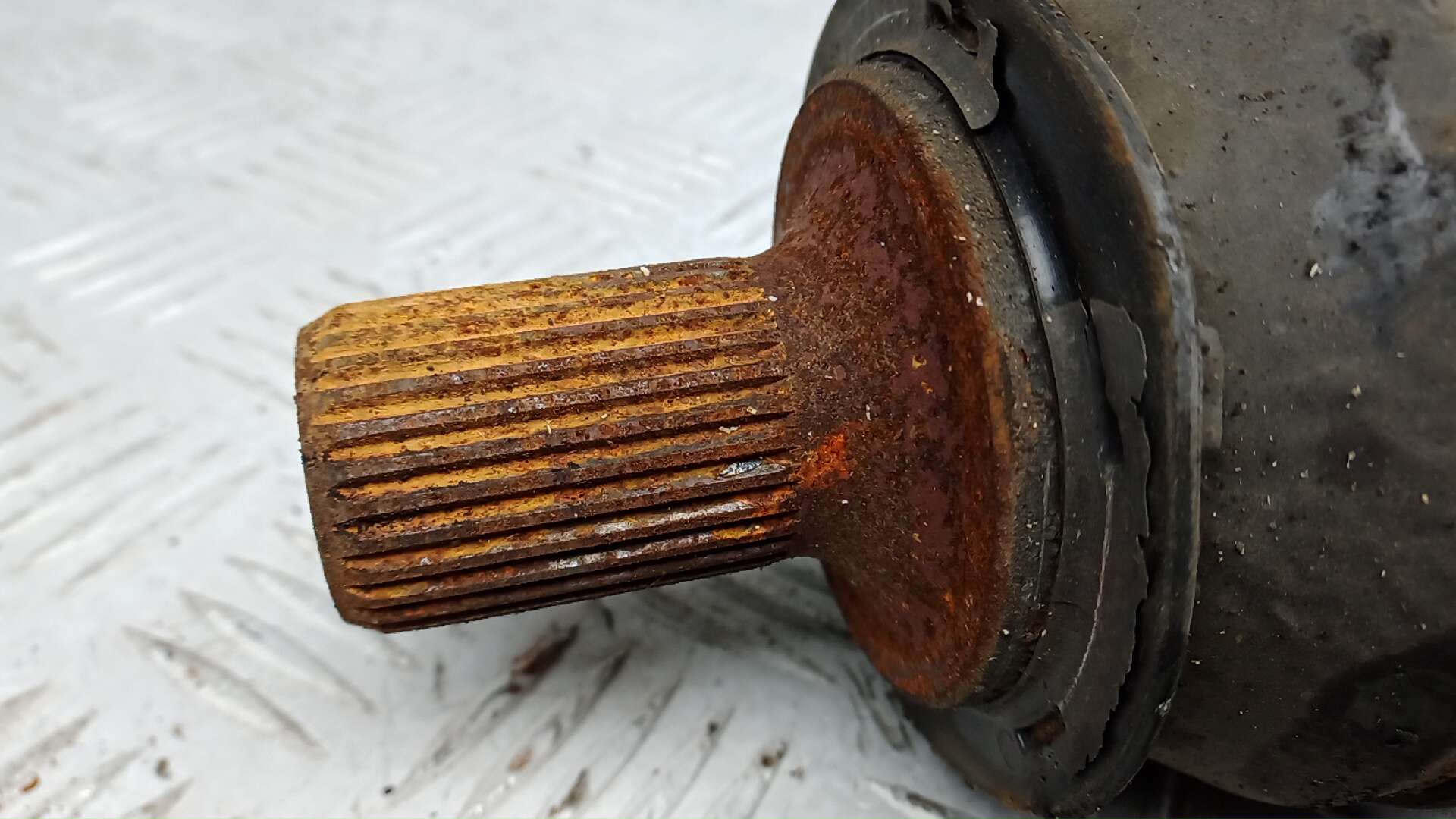 Полуось передняя левая