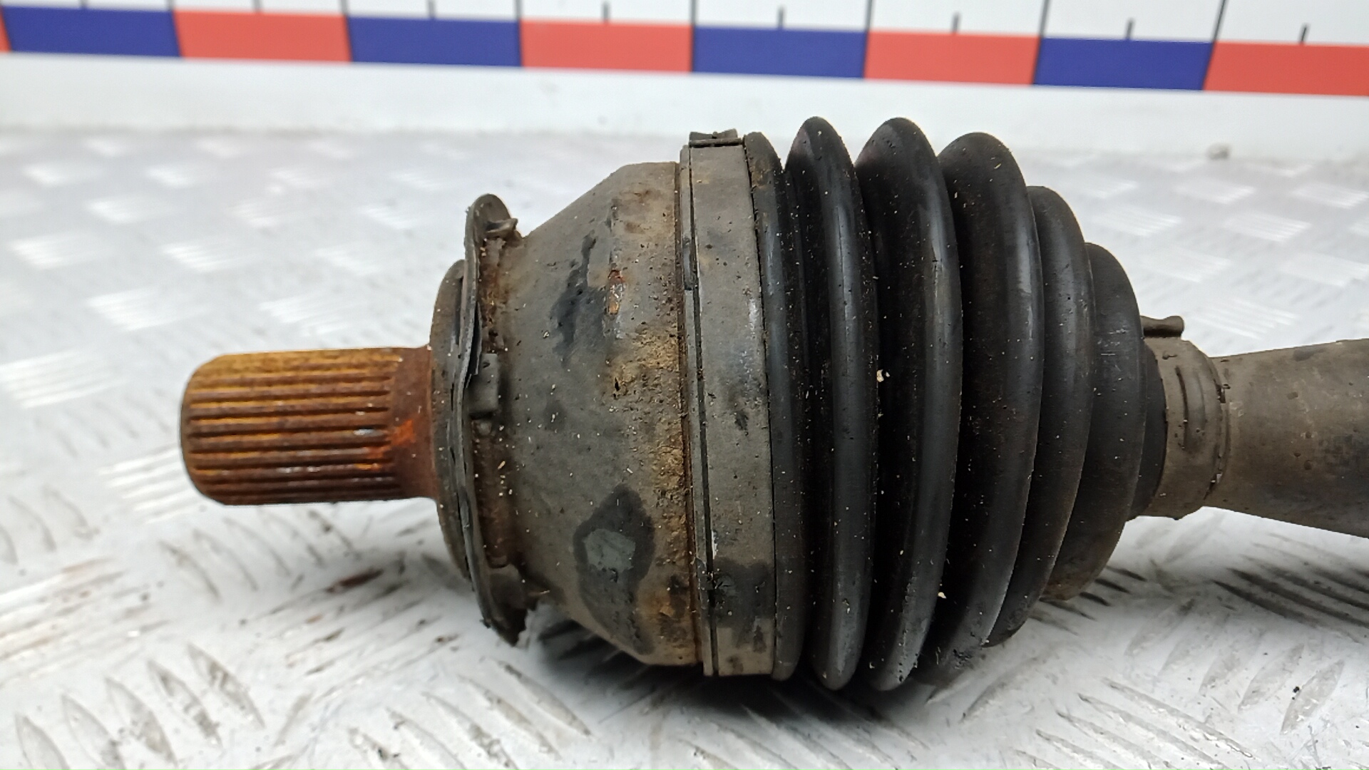 Полуось передняя левая