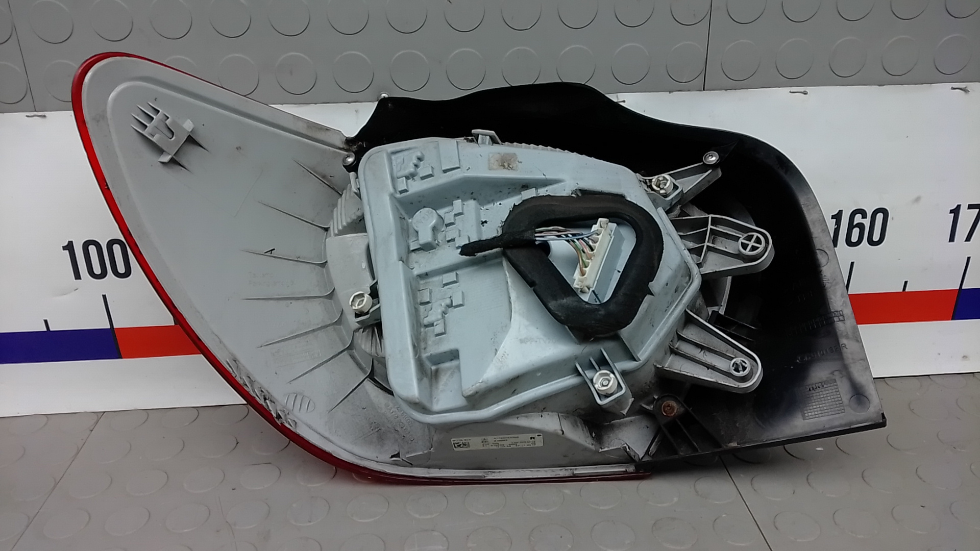 Фонарь задний правый