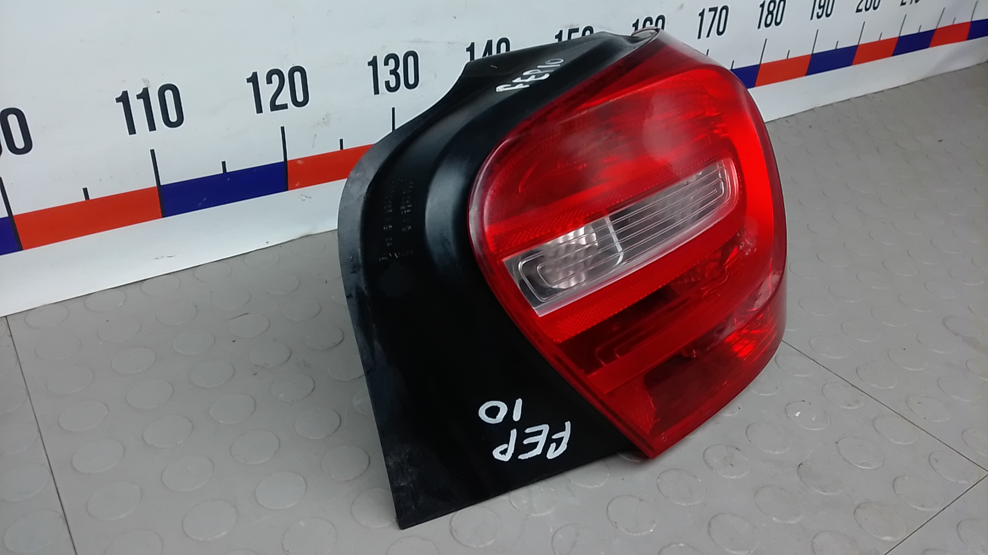 Фонарь задний правый