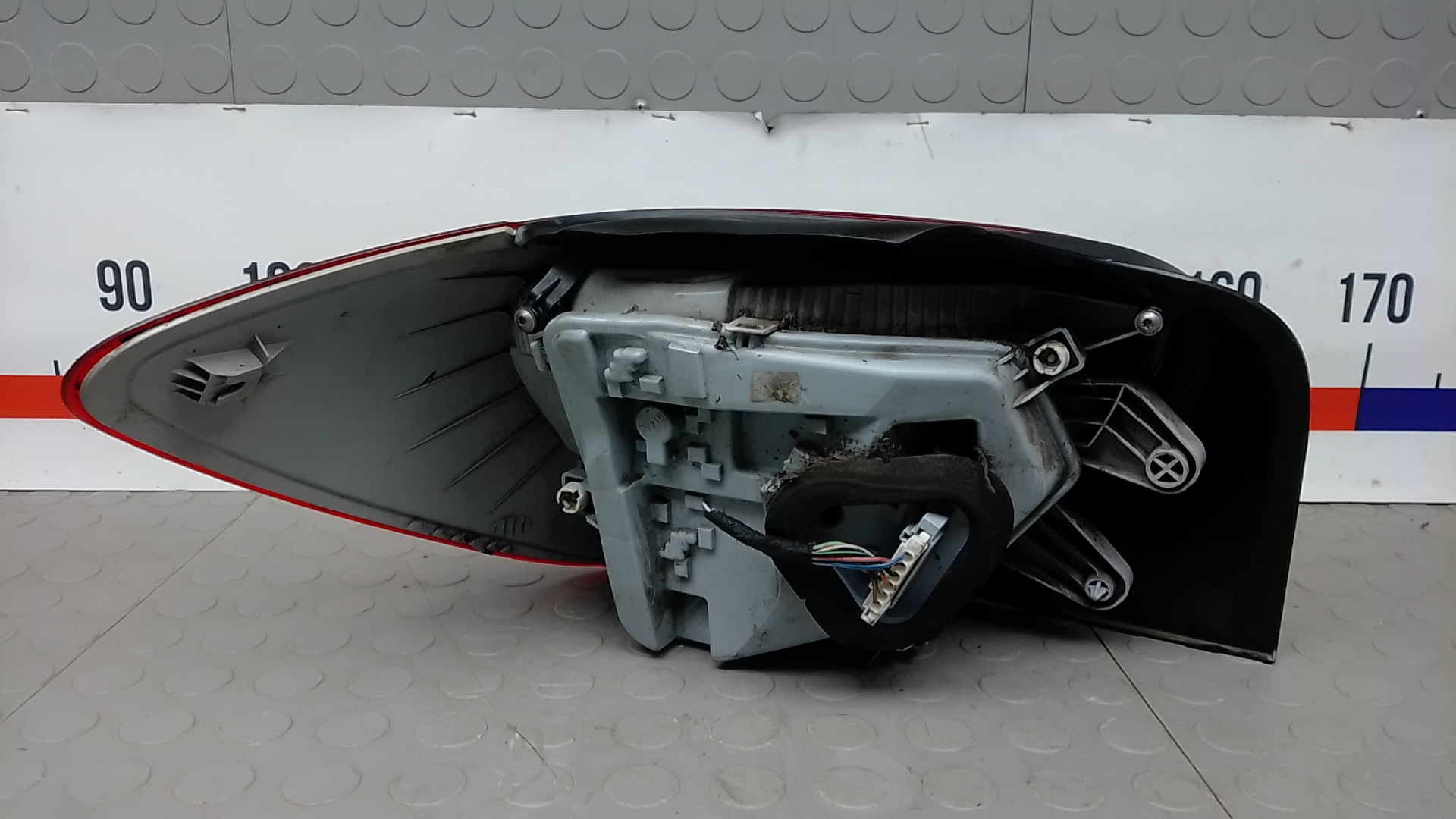 Фонарь задний правый