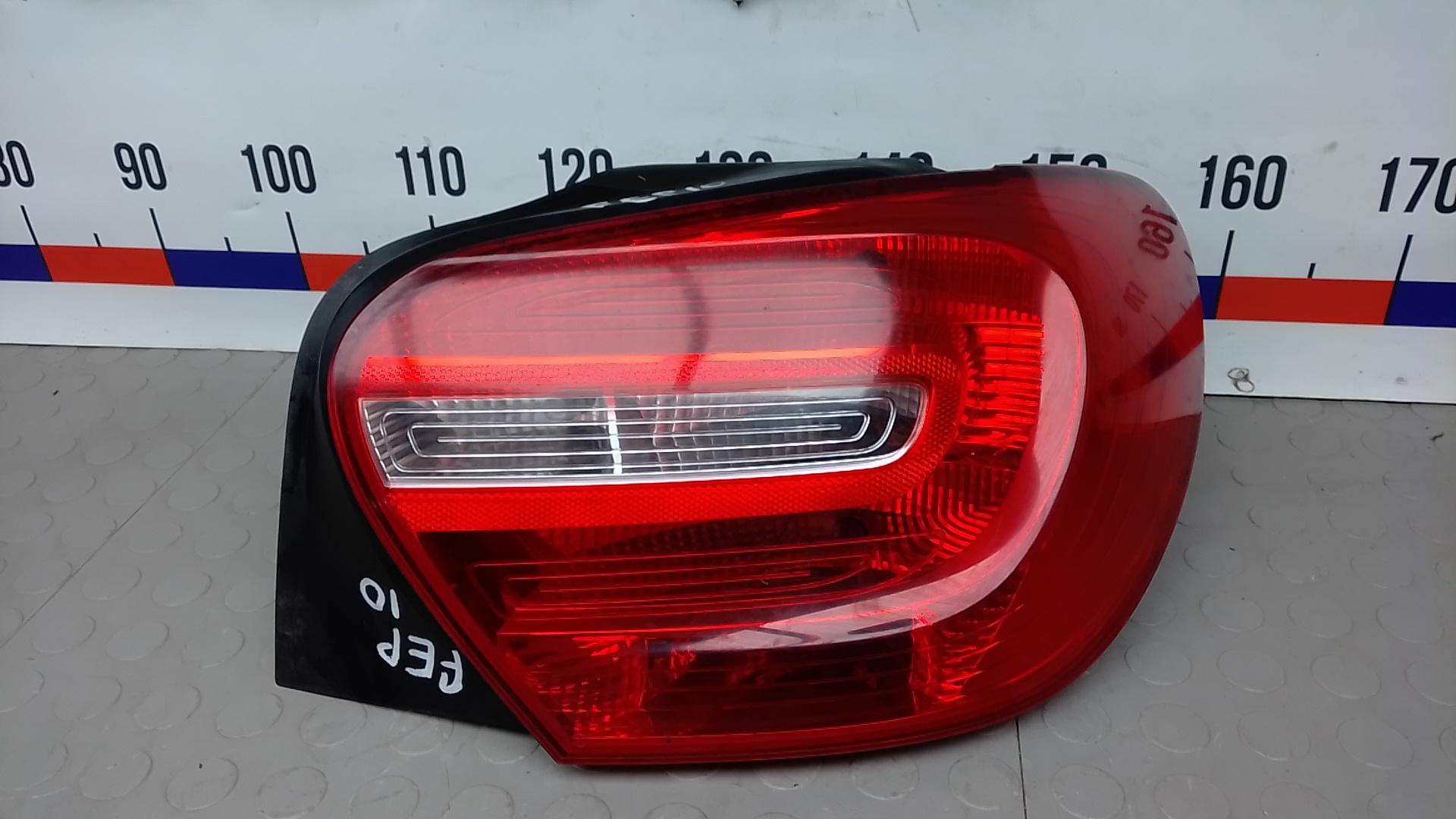 Фонарь задний правый