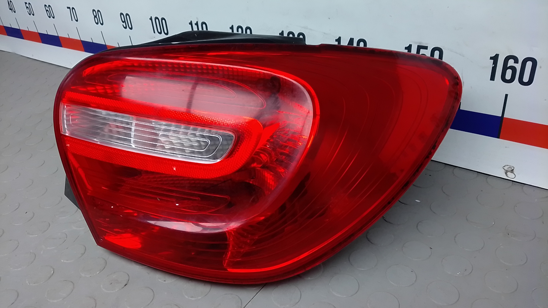 Фонарь задний правый