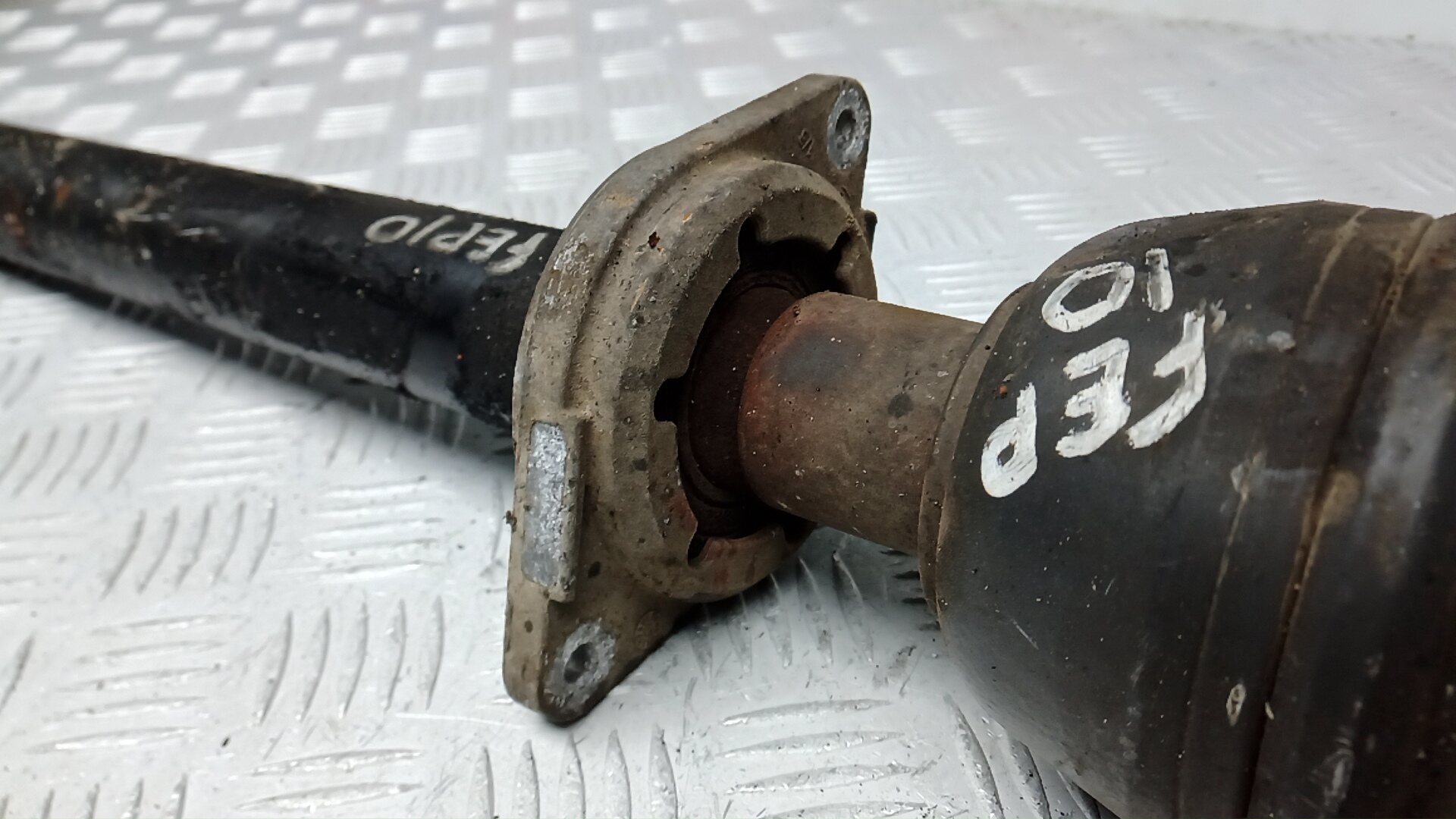 Полуось передняя правая