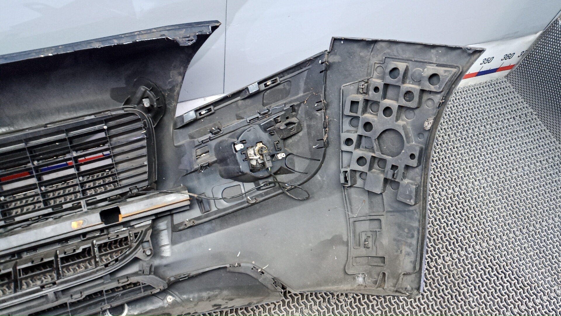 Бампер передний