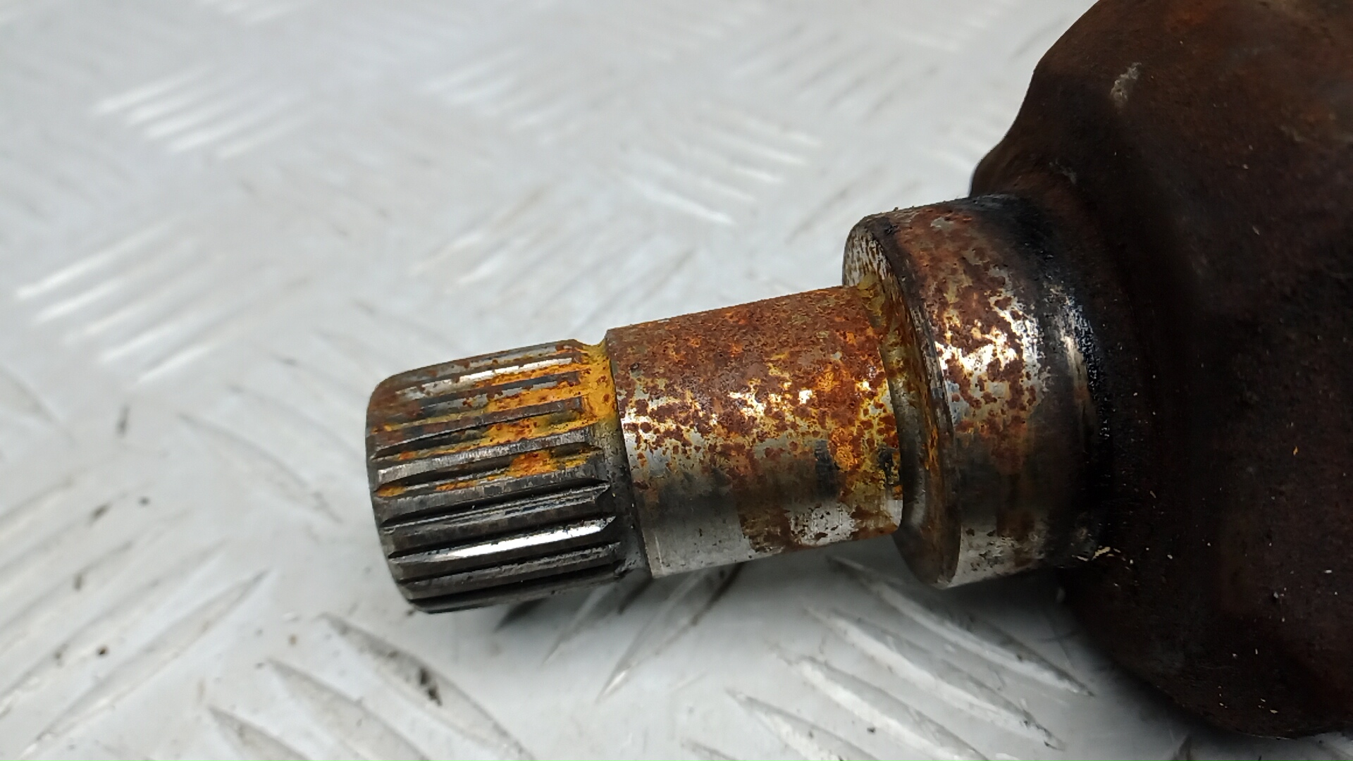 Полуось передняя левая