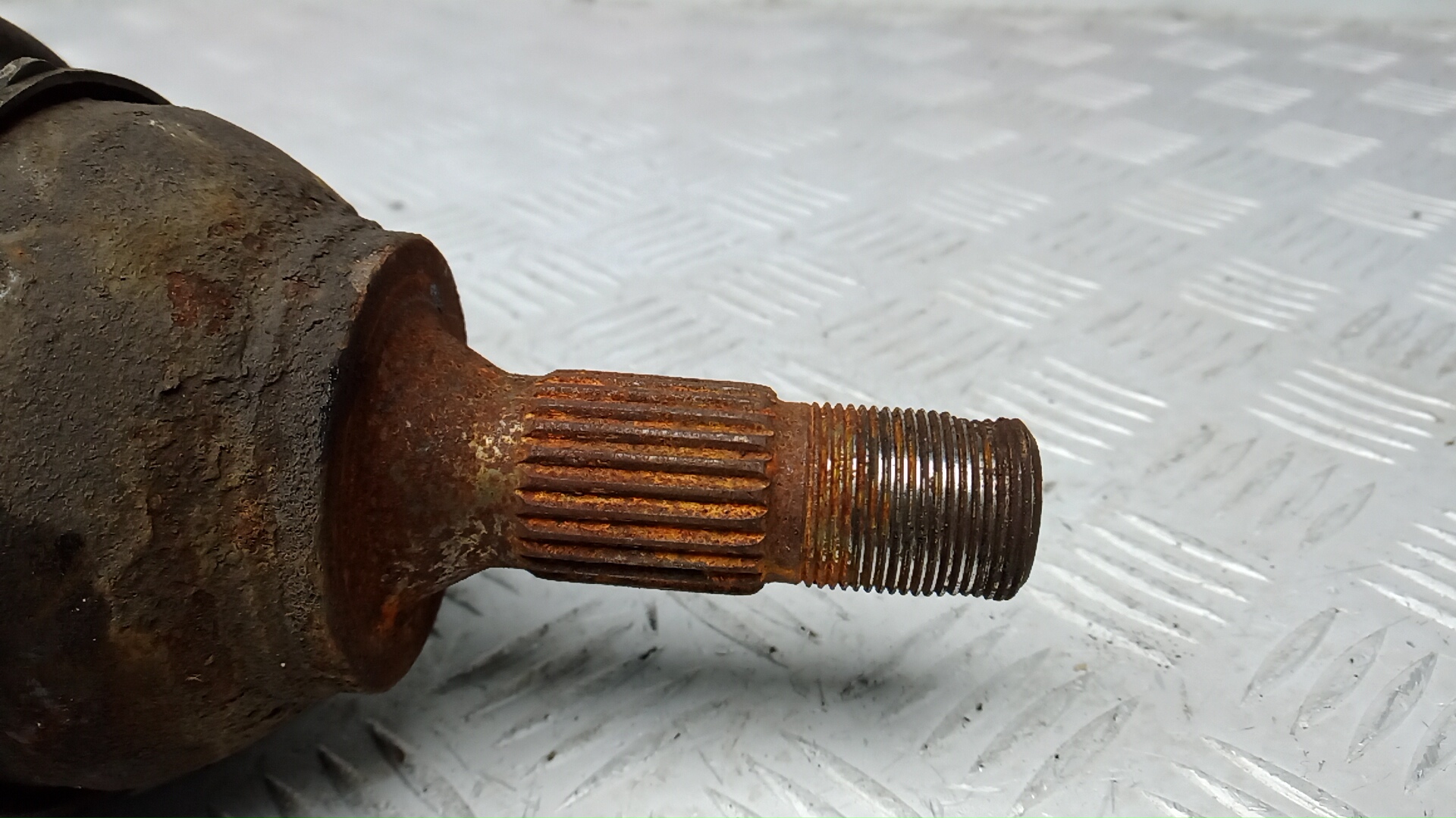 Полуось передняя левая