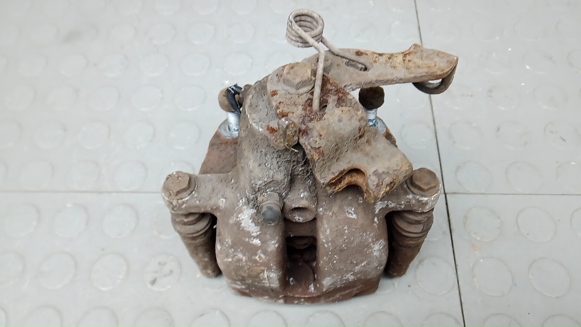 Суппорт задний левый