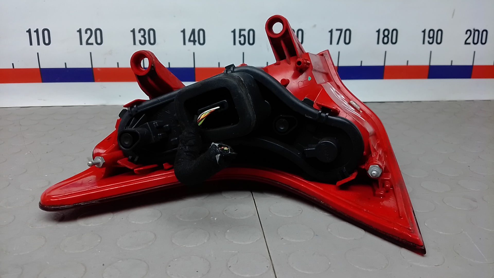 Фонарь задний правый