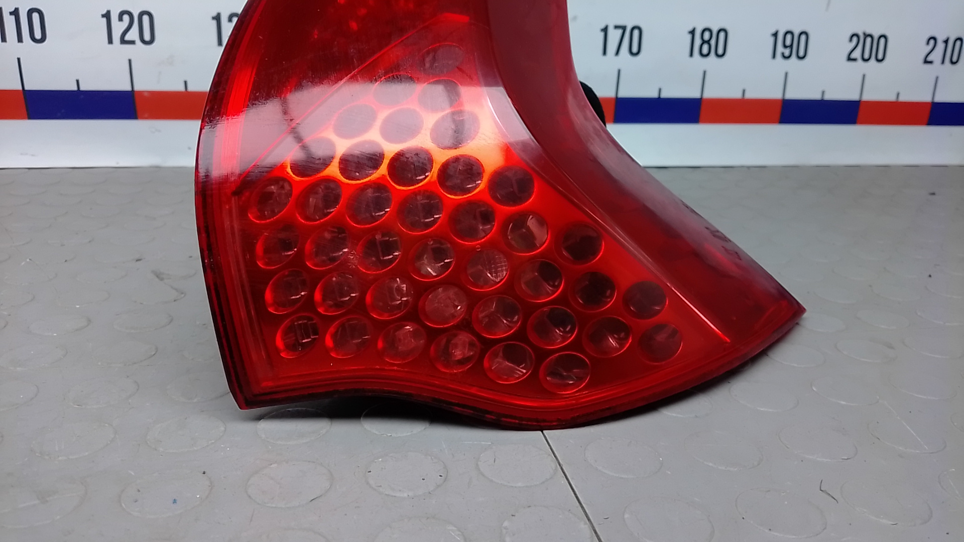 Фонарь задний правый