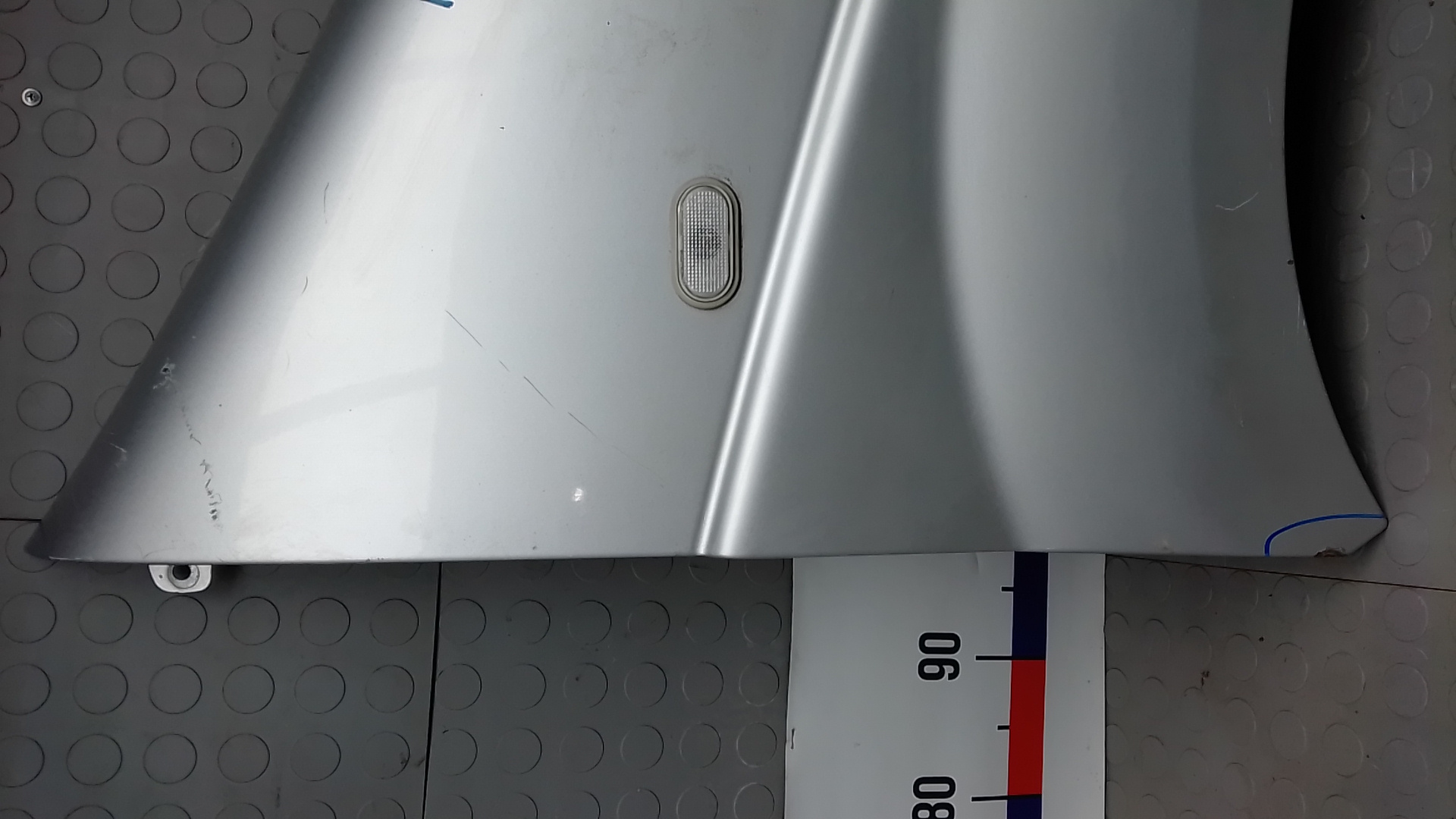 Крыло переднее правое