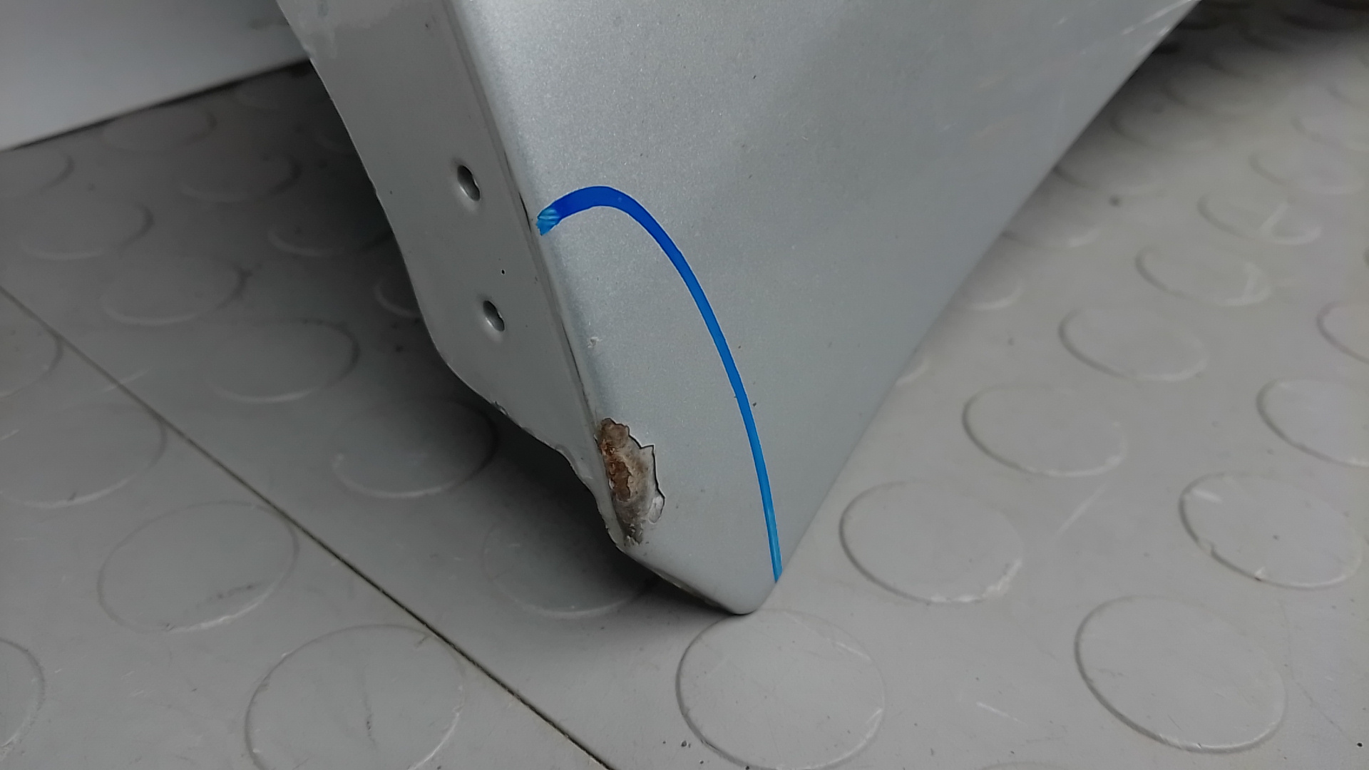 Крыло переднее правое