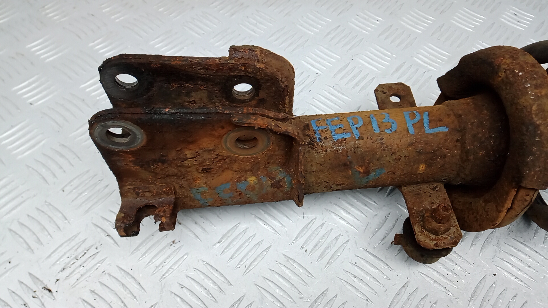 Амортизатор передний левый