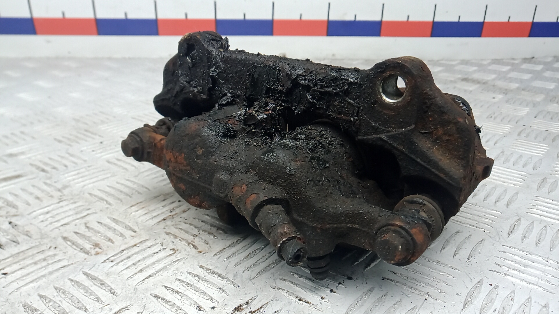 Суппорт передний левый