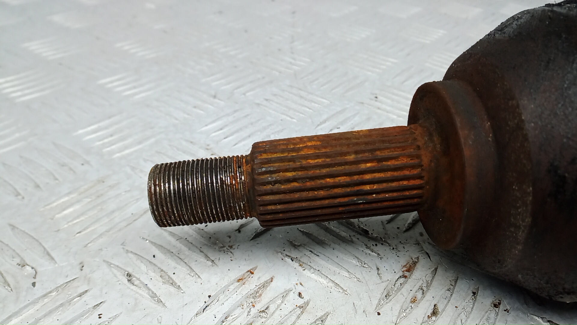 Полуось передняя левая