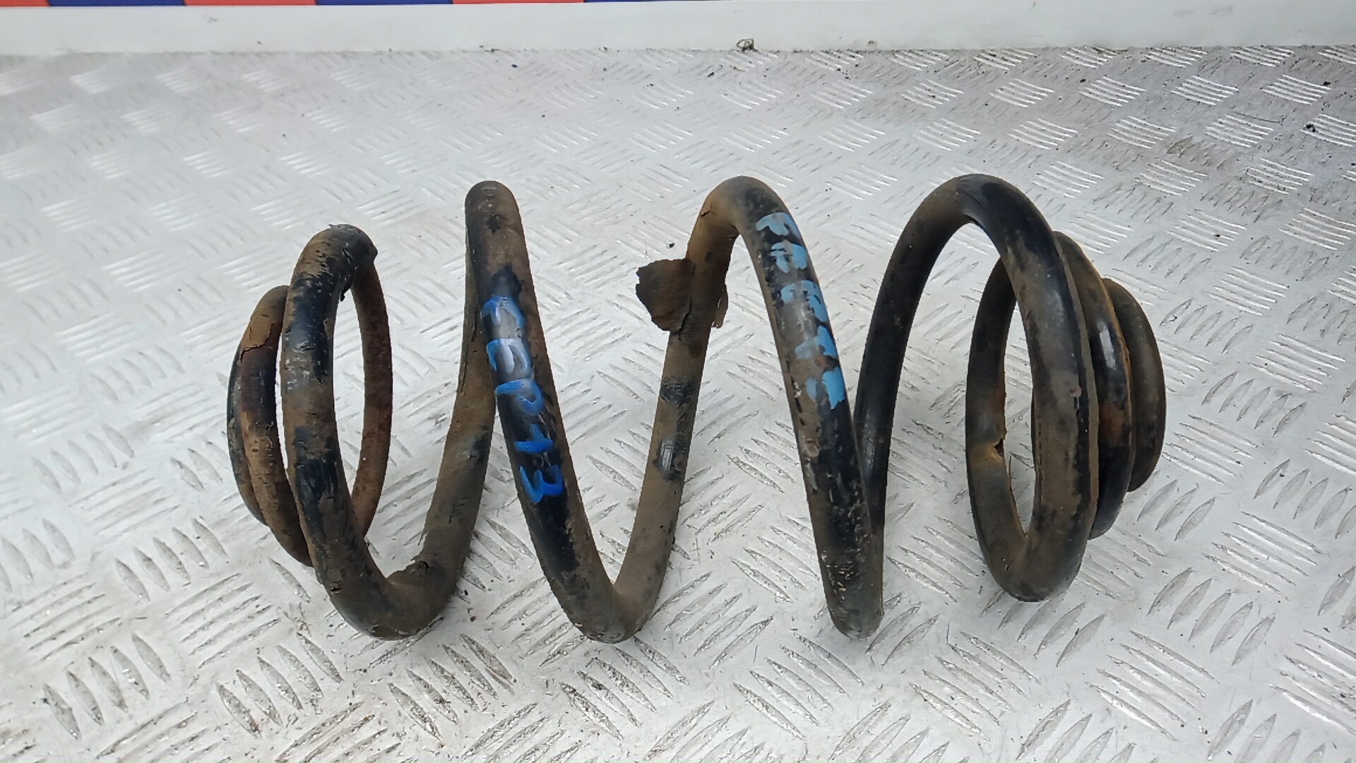 Пружина задняя