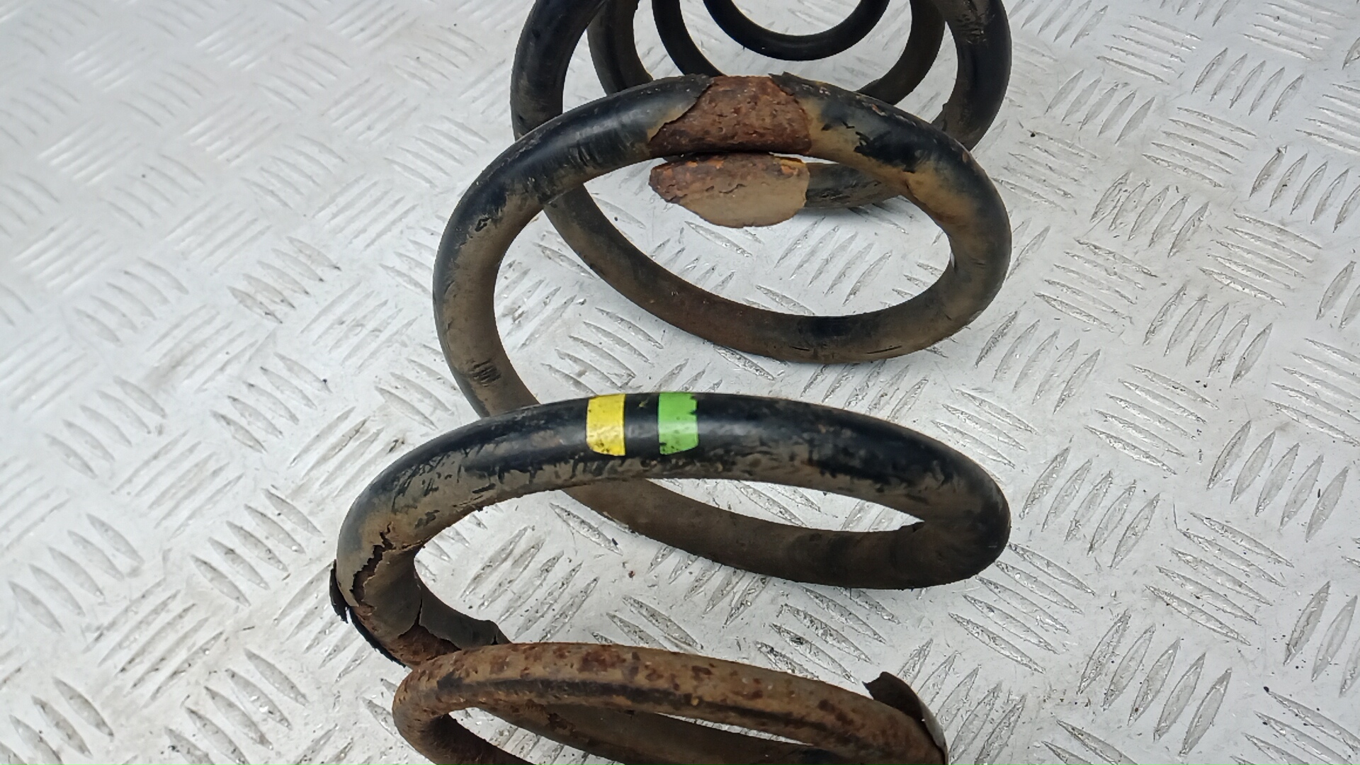 Пружина задняя