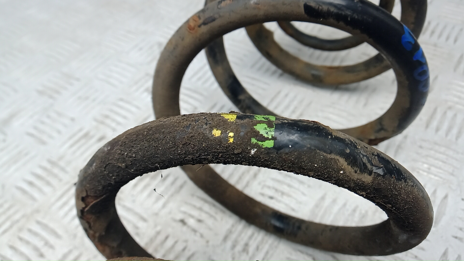 Пружина задняя