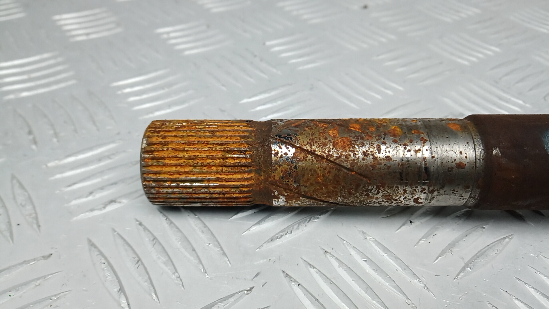 Полуось передняя правая