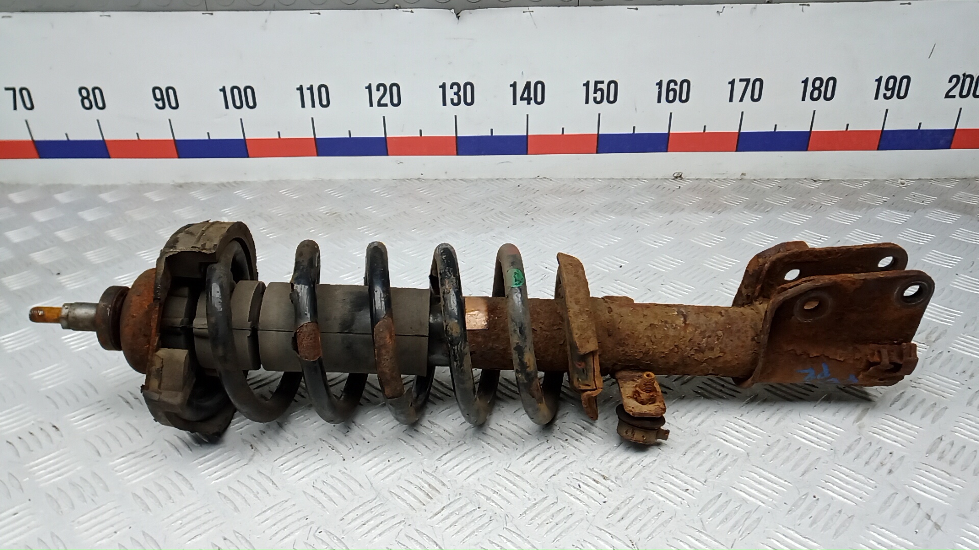 Амортизатор передний правый