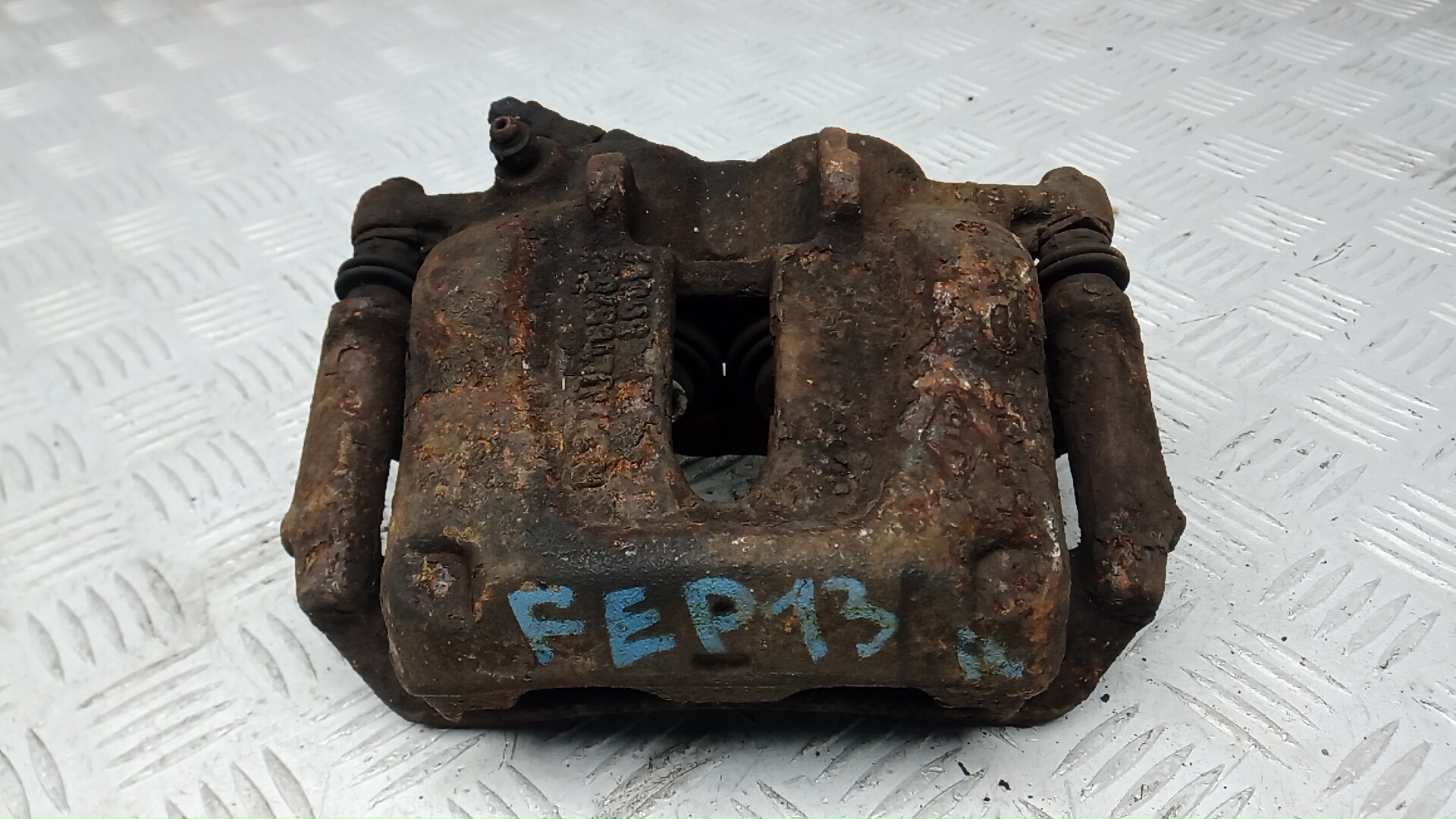 Суппорт передний правый