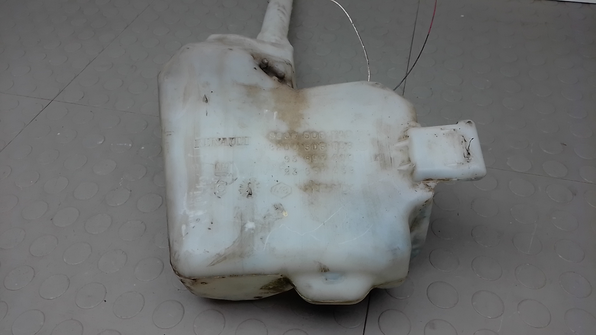 Бачок омывателя лобового стекла