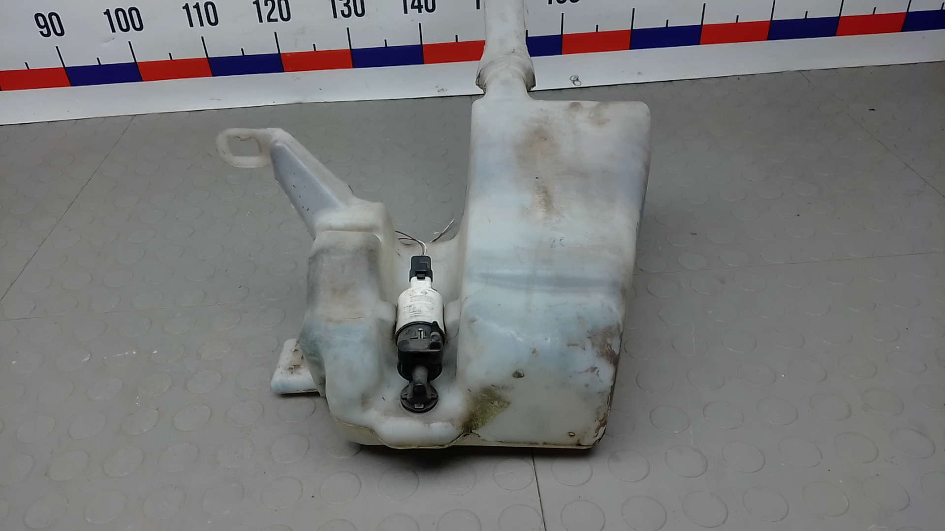 Бачок омывателя лобового стекла