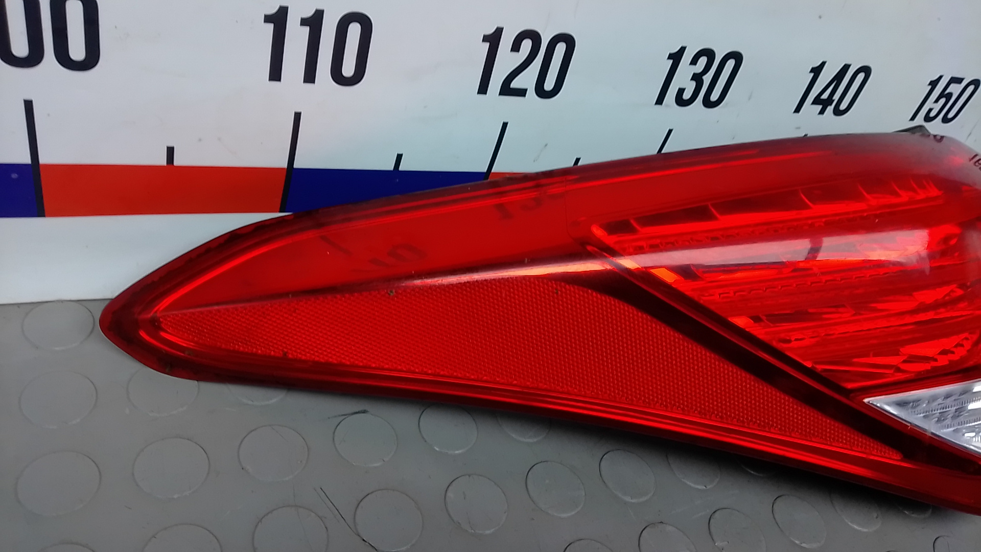 Фонарь задний левый