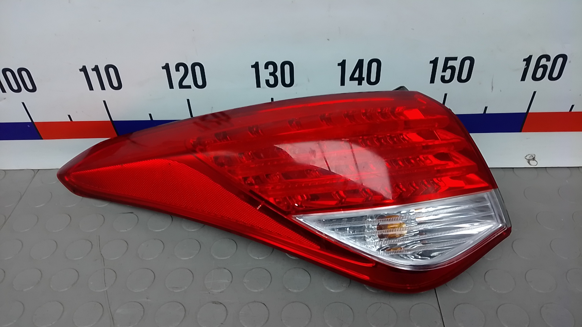 Фонарь задний левый