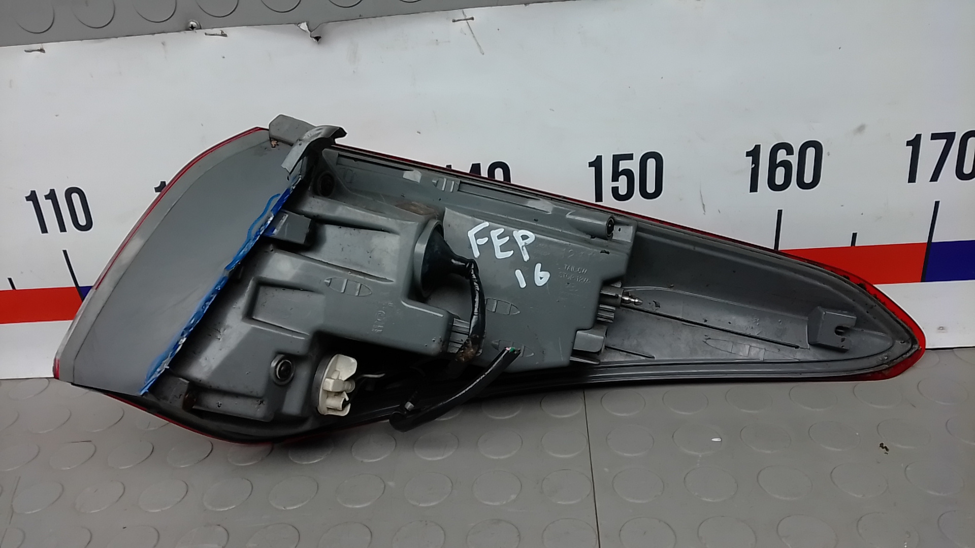 Фонарь задний левый